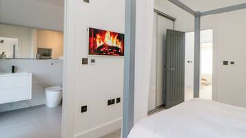 2 bedrooms, individually decorated, individually furnished, free WiFi