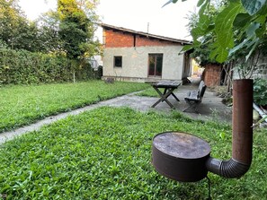 Outdoor dining - Belgrade Danube Holiday Cottages (Beograd)