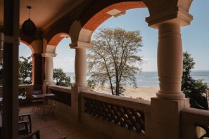 Property grounds - Luxury Villa rental: Arcachon, Les Landes, south west France (Lanton)