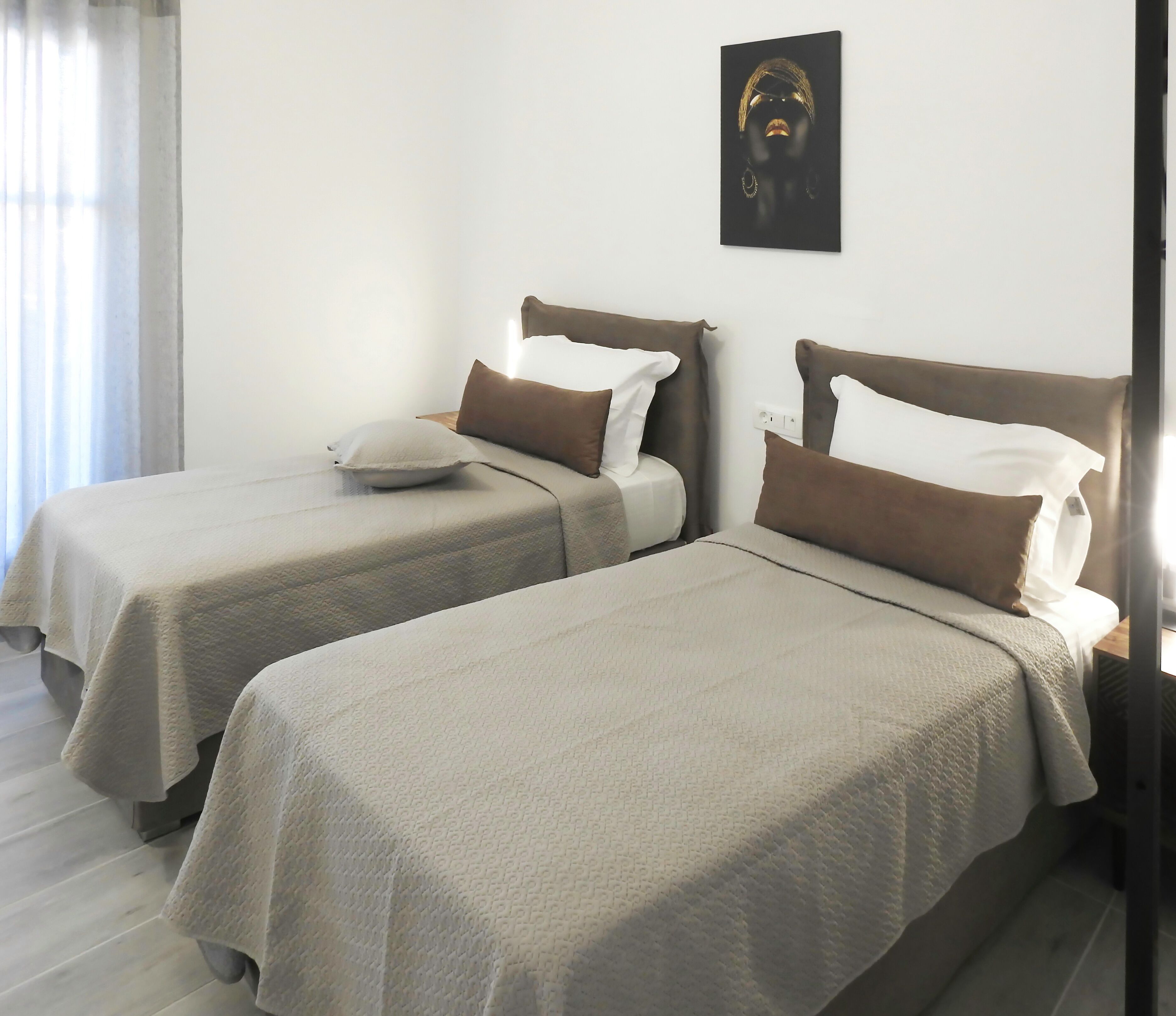 2 bedrooms, in-room safe, blackout curtains, free WiFi