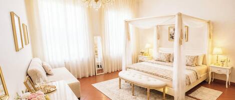 3 bedrooms, desk, iron/ironing board, travel crib
