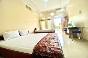 Family Studio - OYO 93600 Barong Ijo Homestay Syariah (Prambanan)