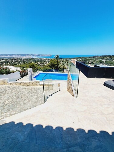 Vue Exceptionnelle sur la Baie de Jávea et le Montgó