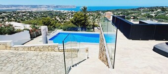 Vue Exceptionnelle sur la Baie de Jávea et le Montgó