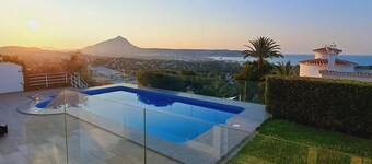 Vue exceptionnelle sur la baie de Jávea et le Montgó