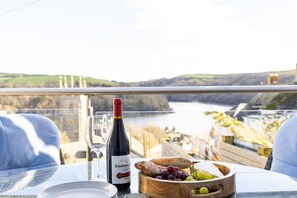 Outdoor dining - Beautifully presented coastal townhouse in central Fowey, panoramic river views (Fowey)