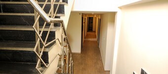 Hotel Noida Grand 121