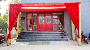 Front of property - Hotel Noida Grand 121 (Noida)