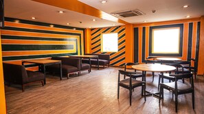 Restaurant - Hotel Noida Grand 121 (Noida)