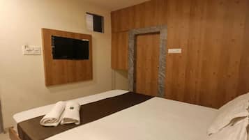 1 habitación, escritorio y espacio para trabajar con laptop