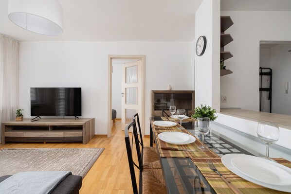 Dining room - Grey Apartment in Katowice by Renters (Katowice)