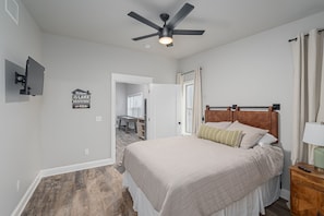 5 dormitoris, planxa i posts de planxar, wifi gratuïta i roba de llit 