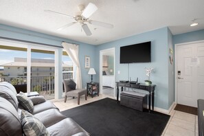 TV - Awesome condo with pool, across from beach access (Navarre)