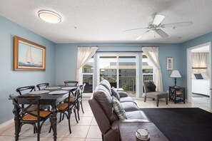 Interior - Awesome condo with pool, across from beach access (Navarre)