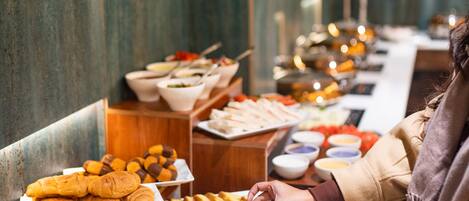 Petit déjeuner buffet (750 INR par personne)