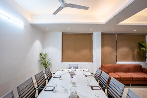 Living area - Regenta Place Raaj Agra (Agra)