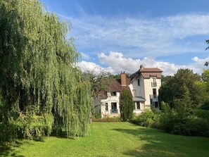 Exterior - Superbe Villa Avec Grande Piscine Dans son Parc au Bord du Canal de Bourgogne (Flogny-la-Chapelle)