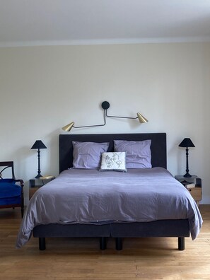 10 habitaciones, tabla de planchar con plancha, cuna de viaje y wifi 