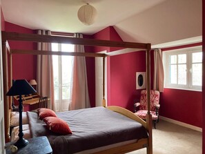 10 bedrooms, iron/ironing board, travel cot, WiFi - Superbe Villa Avec Grande Piscine Dans son Parc au Bord du Canal de Bourgogne (Flogny-la-Chapelle)