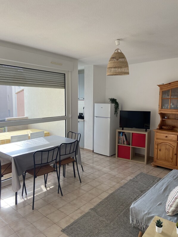 Dining - Appartement Lumineux et Chaleureux à 50 Mètres de la Plage ! (Mauguio)