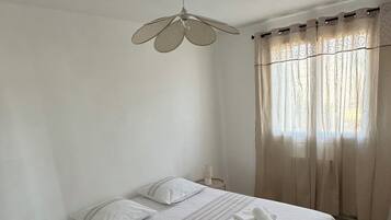 3 slaapkamers, een strijkplank/strijkijzer, wifi, beddengoed