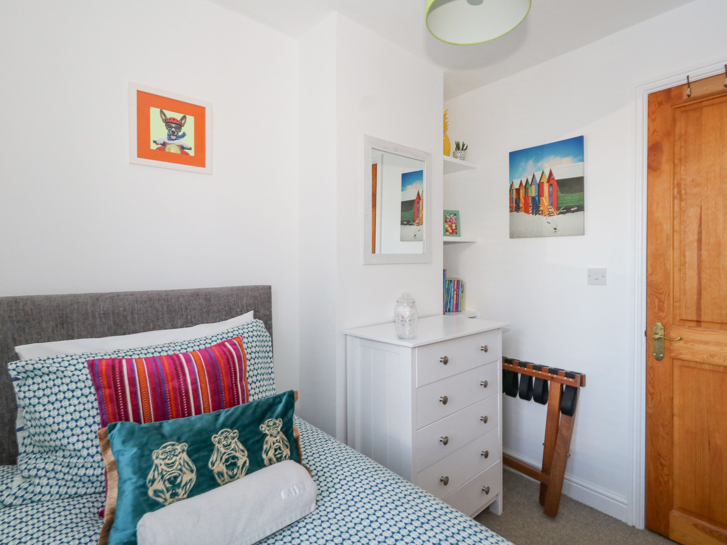 3 quartos, Wi-Fi de cortesia, individualmente decorados