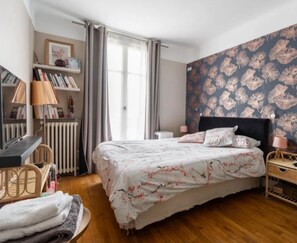 3 slaapkamers, een strijkplank/strijkijzer, gratis wifi, beddengoed