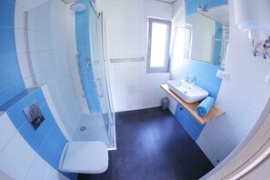 Stuga | Badrum | Dusch, regndusch, hÄrtork och golvvÀrme