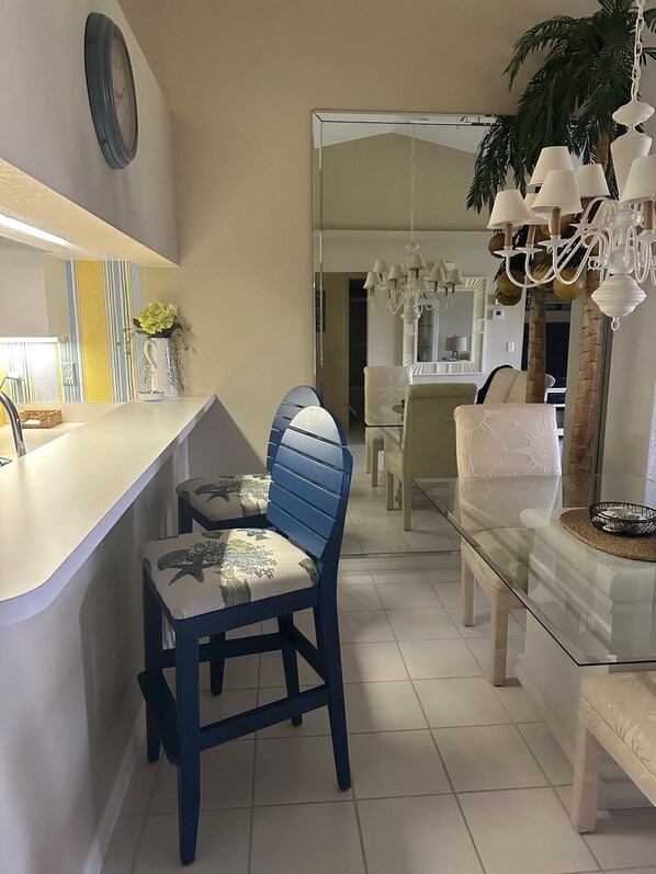 Dining - Relax, golf, swim, or just enjoy the sun in this cozy Breckenridge hideaway. (Estero)