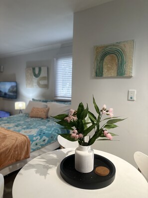 1 dormitorio, tabla de planchar con plancha, wifi y ropa de cama