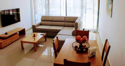 Seahawk Plateau. 3A Apt on Rua Pedonal. Praia Central_ Near cafes & shops