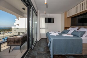 5 bedrooms, in-room safe, iron/ironing board, free WiFi