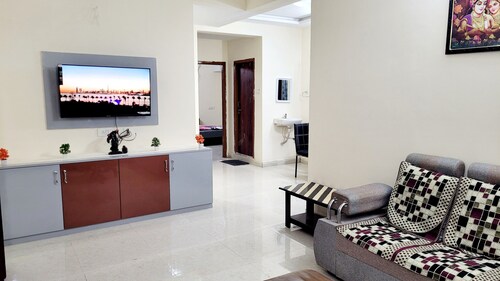 Verizon stays premium 2bhk apartment near JNTU Metro
