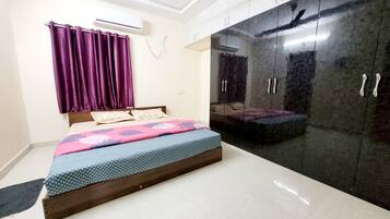 2 bedrooms, WiFi, bed sheets