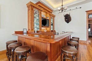 Bar (on property) - Historic Kleemann House, 1883 luxury in Custer (Custer)