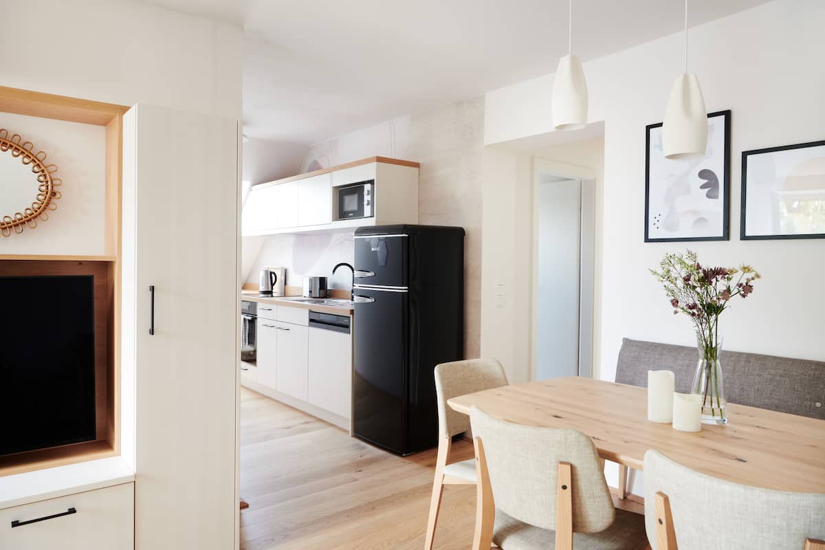 Deluxe-penthouselejlighed - 3 soveværelser - ikke-ryger - terrasse | Opholdsområde | 50-tommers smart-tv med satellitkanaler, Netflix, legetøj