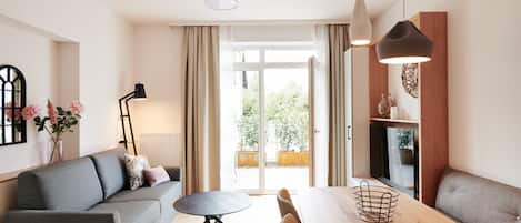 Appartement Standard, 1 chambre, terrasse, cÎté jardin | Aire de séjour | Téléviseur connecté, Netflix, jouets, livres