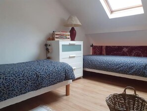 1 chambre, lit parapluie, Wi-Fi gratuit, draps fournis