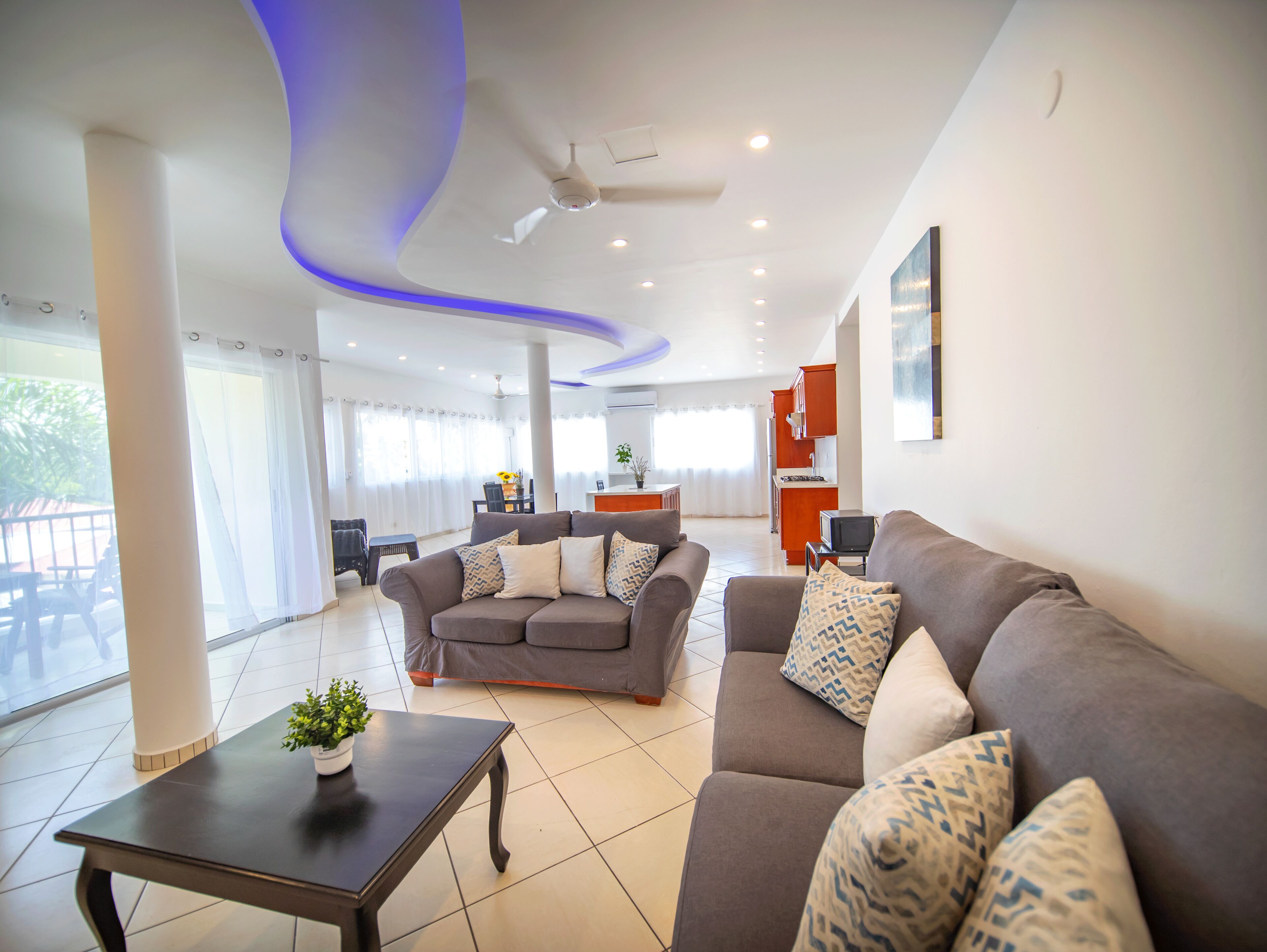 Departamento, 2 habitaciones, balcón, vista a la ciudad | Sala de estar