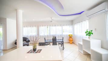 Apartemen, 2 kamar tidur, balkon, pemandangan kota | Ruang keluarga