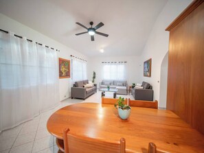 Apartment, 2 Bedrooms, Smoking, Hot Tub | Living room