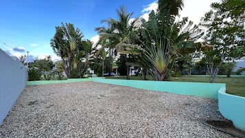 Departamento, varias habitaciones, alberca privada, vista al jardín | Áreas de la propiedad