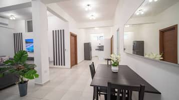 Apartment, 1 Bedroom, City View | Dining