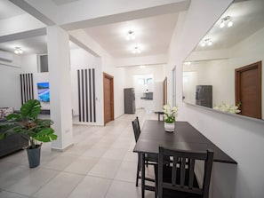 Apartemen, 1 kamar tidur, pemandangan kota | Tempat makan