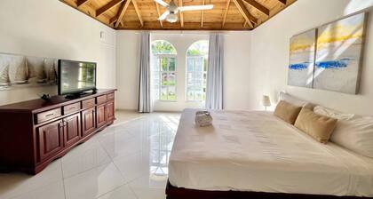 Casati Pearl House, Big House With Private Pool!