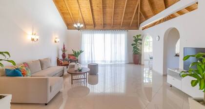 Casati Pearl House, Big House With Private Pool!