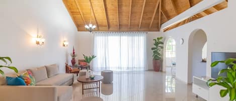 Villa, 4 Bedrooms, Terrace, Garden View | Living area
