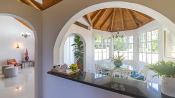 Villa, 4 habitaciones, Terraza, vista al jardín | Restaurantes