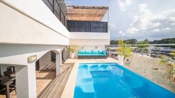 Apartamento, 4 quartos, piscina particular, vista para a cidade | Piscina | Piscina externa