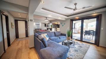 Apartment, 4 Bedrooms, Private Pool, City View | Bilik permainan